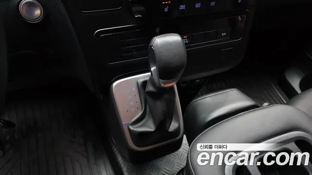 Hyundai Staria 2023 thumb 8