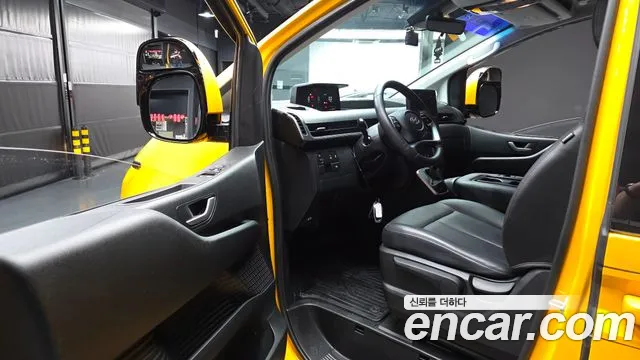 Hyundai Staria 2023 thumb 9