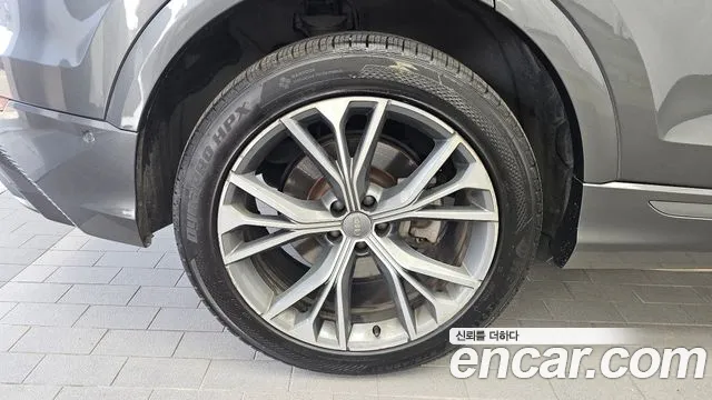 Audi Q8 2020 thumb 5