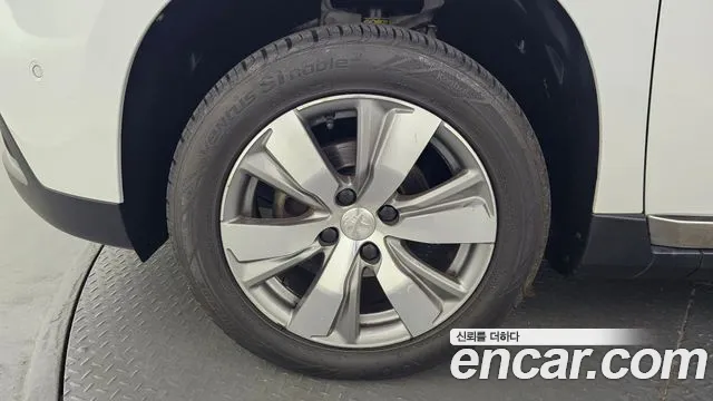 Peugeot 2008 2017 thumb 5