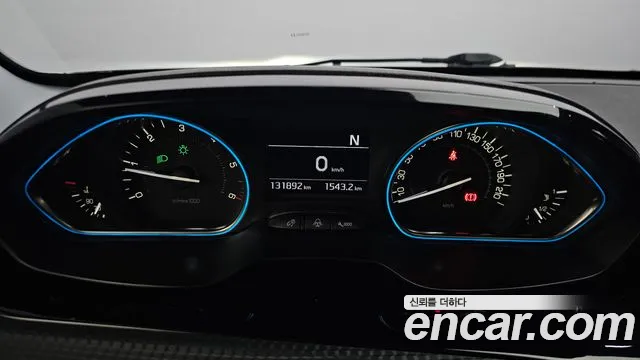 Peugeot 2008 2017 thumb 8