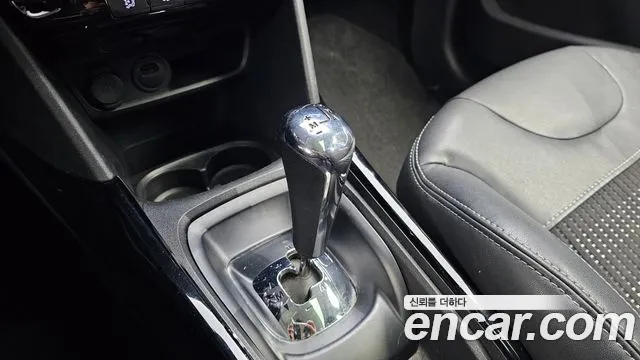 Peugeot 2008 2017 thumb 9
