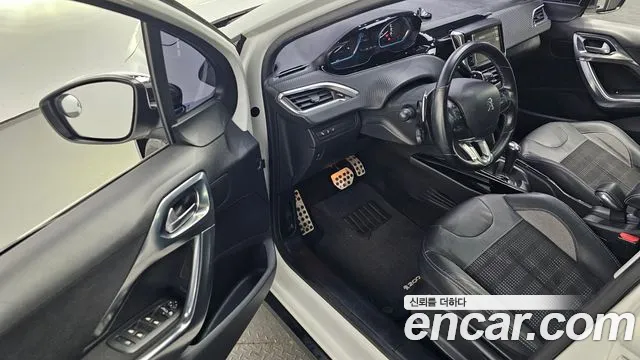 Peugeot 2008 2017 thumb 10
