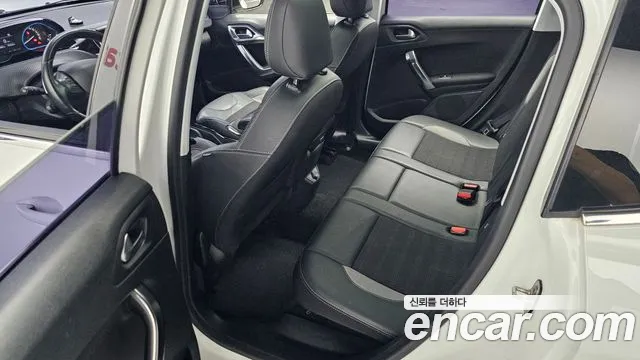 Peugeot 2008 2017 thumb 11