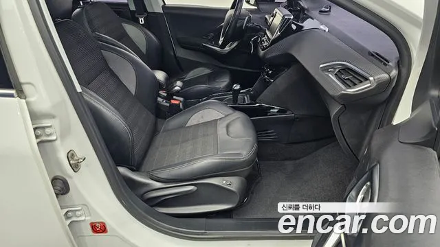 Peugeot 2008 2017 thumb 12