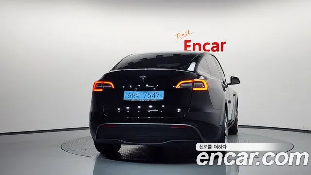 Tesla Model Y 2021 thumb 4