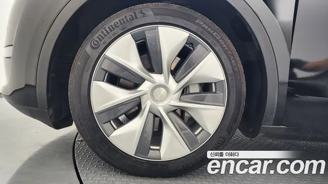 Tesla Model Y 2021 thumb 5