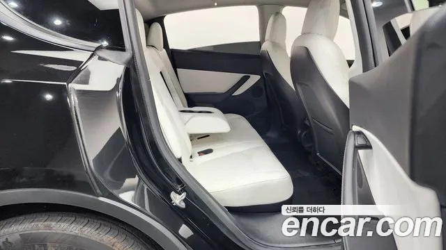 Tesla Model Y 2021 thumb 11