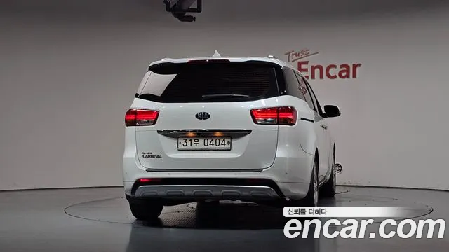 Kia Carnival 2015 thumb 3