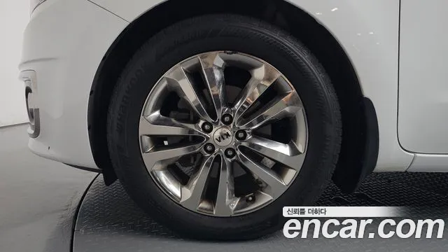 Kia Carnival 2015 thumb 4
