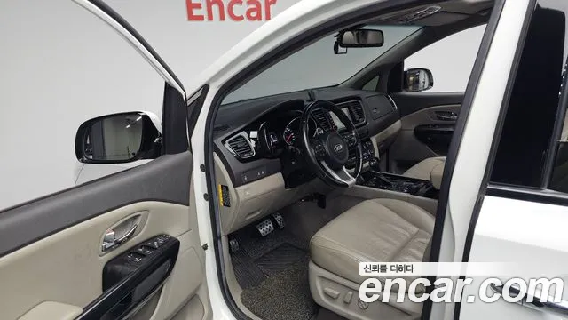 Kia Carnival 2015 thumb 9