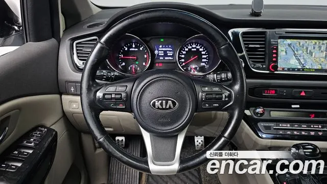 Kia Carnival 2015 thumb 12