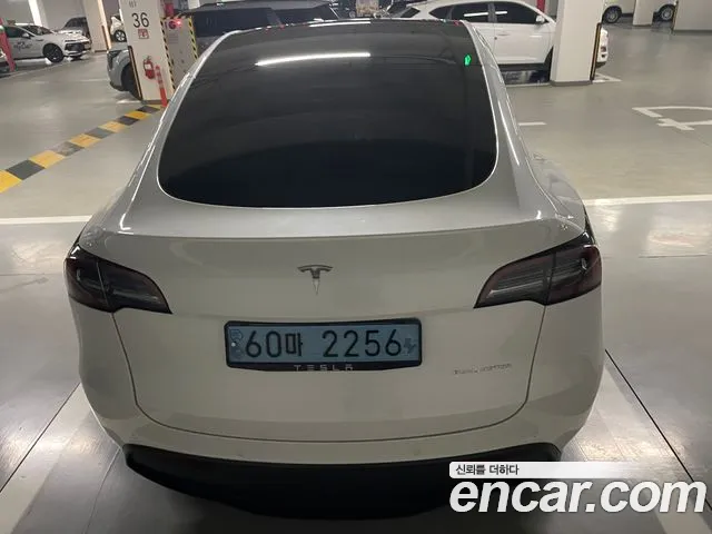 Tesla Model Y 2021 thumb 2