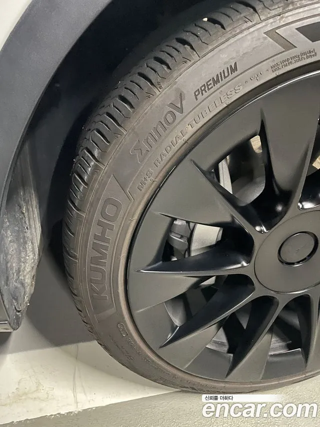 Tesla Model Y 2021 thumb 5