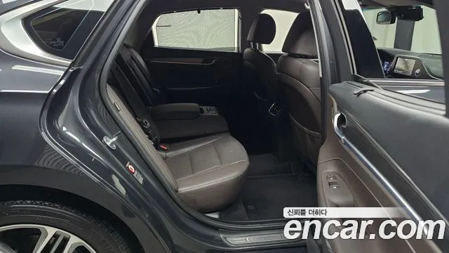 Hyundai Grandeur 2017 thumb 10