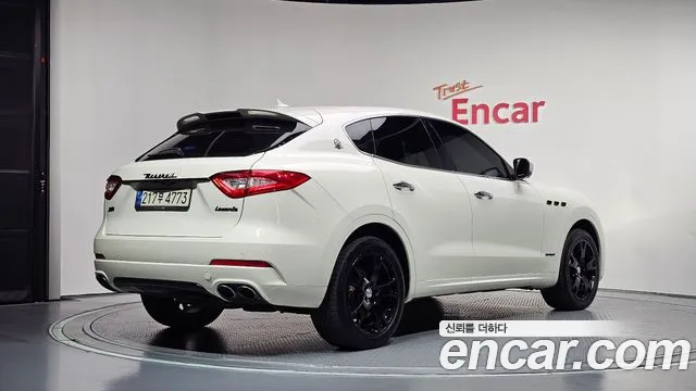 Maserati Levante 2018 thumb 2