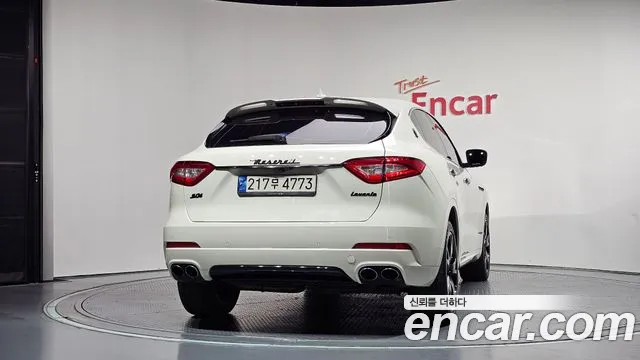 Maserati Levante 2018 thumb 4