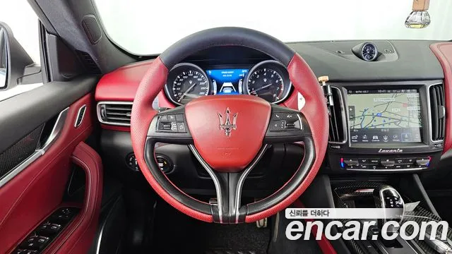 Maserati Levante 2018 thumb 12