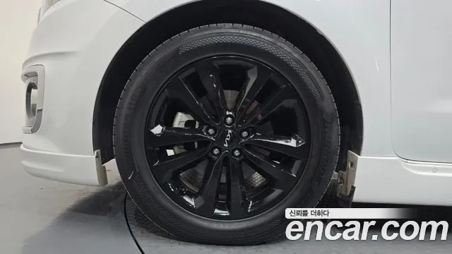 Kia Carnival 2018 thumb 4
