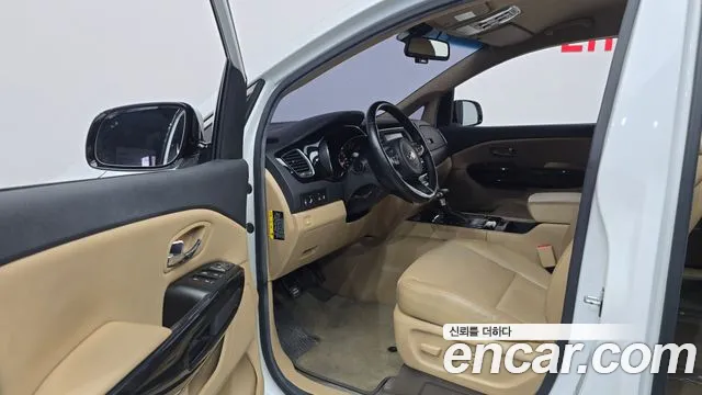 Kia Carnival 2018 thumb 9