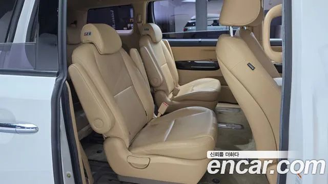 Kia Carnival 2018 thumb 10