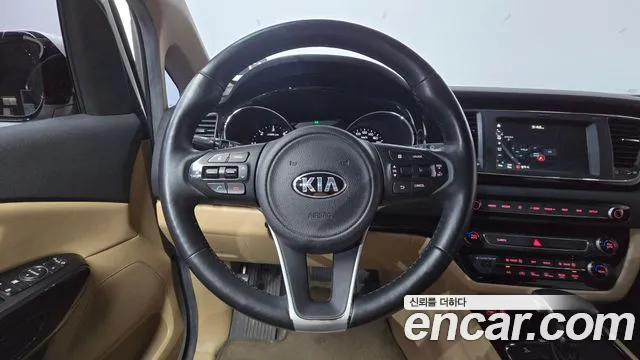 Kia Carnival 2018 thumb 11