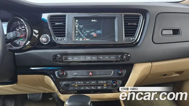 Kia Carnival 2018 thumb 12