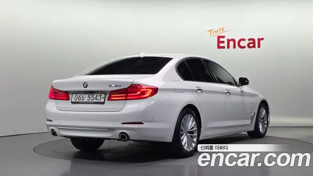 BMW 5-Series 2018 thumb 2