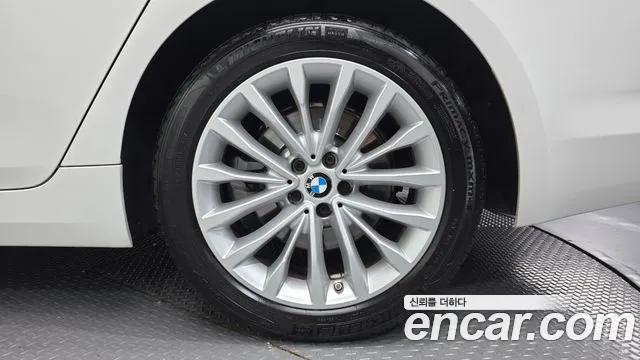 BMW 5-Series 2018 thumb 5