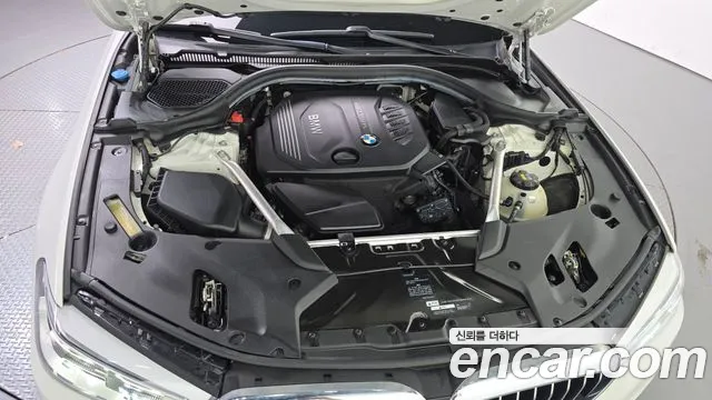 BMW 5-Series 2018 thumb 6