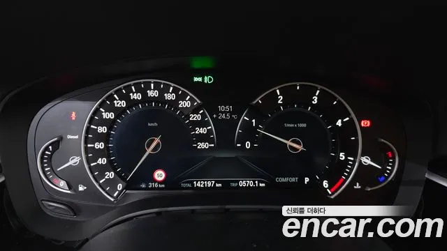 BMW 5-Series 2018 thumb 8