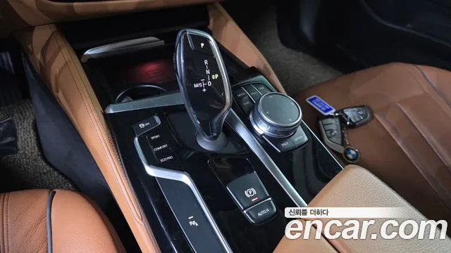 BMW 5-Series 2018 thumb 9