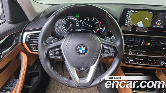 BMW 5-Series 2018 thumb 12