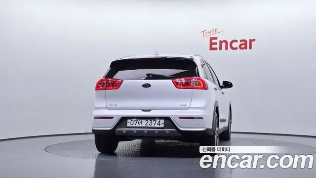 Kia Niro 2017 thumb 4