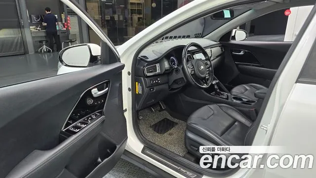 Kia Niro 2017 thumb 10