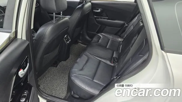 Kia Niro 2017 thumb 12