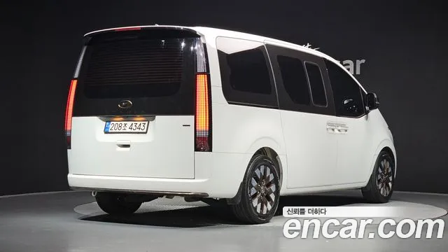 Hyundai Staria 2023 thumb 2