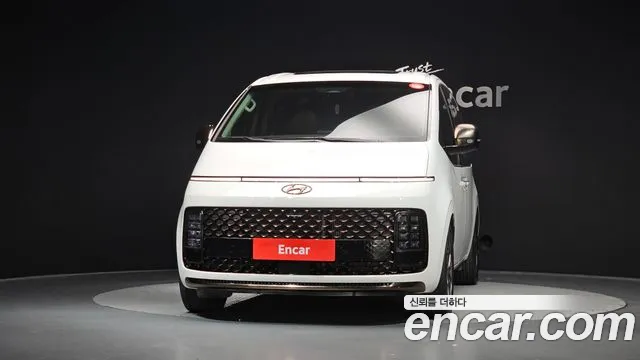 Hyundai Staria 2023 thumb 3