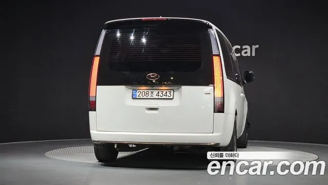 Hyundai Staria 2023 thumb 4