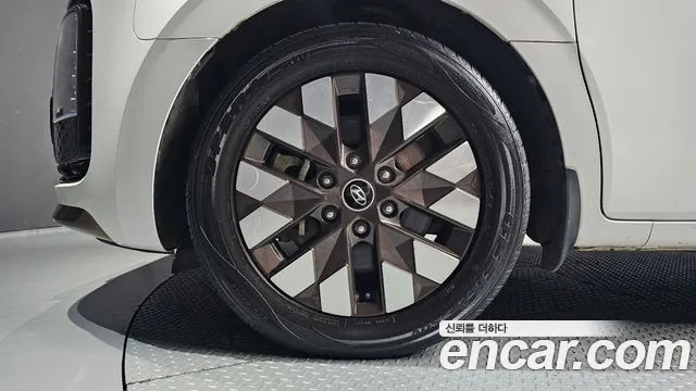 Hyundai Staria 2023 thumb 5