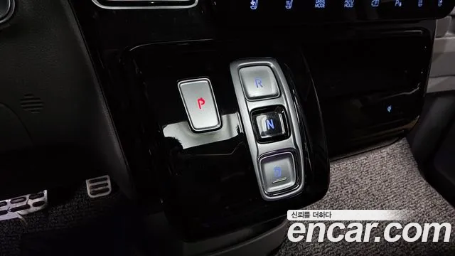 Hyundai Staria 2023 thumb 9