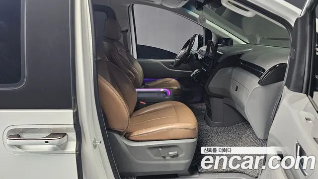 Hyundai Staria 2023 thumb 11