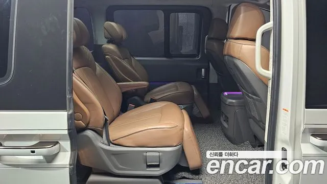 Hyundai Staria 2023 thumb 12