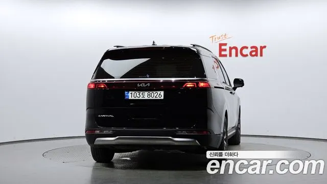 Kia Carnival 2021 thumb 3