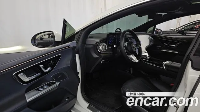 Mercedes-Benz EQE 2023 thumb 10