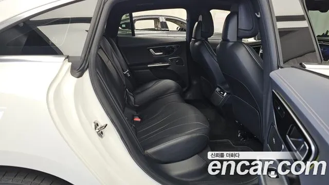 Mercedes-Benz EQE 2023 thumb 12