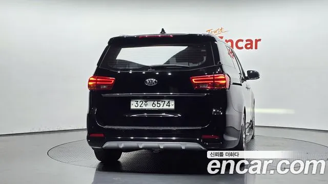 Kia Carnival 2018 thumb 4