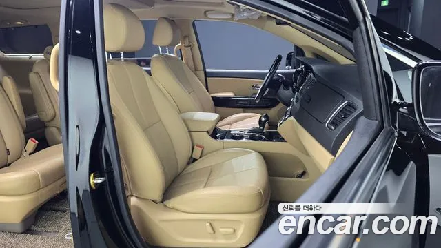 Kia Carnival 2018 thumb 10