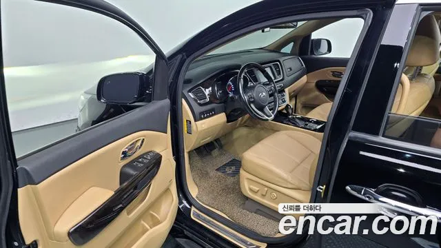 Kia Carnival 2018 thumb 11