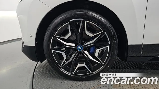 BMW iX 2022 thumb 4